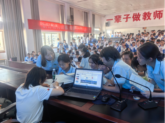 "安岳中学杨莉老师如是说.