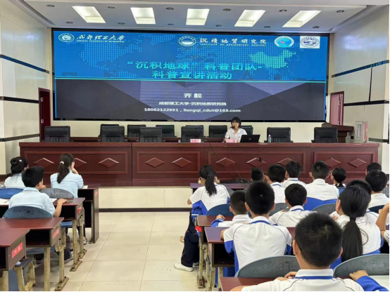 "安岳中学杨莉老师如是说.